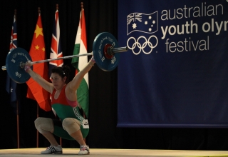 Szűcs Petra (69 kg) szakítás gyakorlata